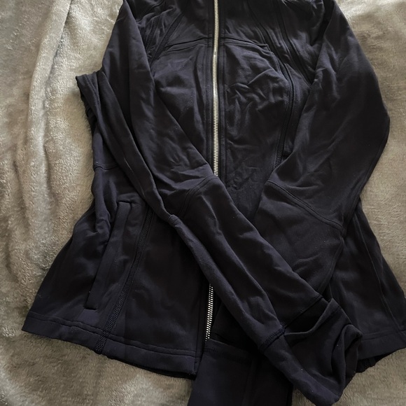 Lululemon define jacket, purple with mesh detailing, size 6 - Picture 3 of 7